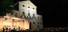 Klassik unter Sternen (C) Klassikfestival Schloss Kirchstetten