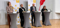 Pressekonferenz v.l.n.r.: Angelika Kuhn, Regina Roller-Wirnsberger, Othmar Karas und Elisabeth Anselm © Hilfswerk Österreich